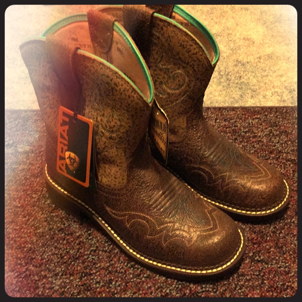 Women’s cowgirl boots
